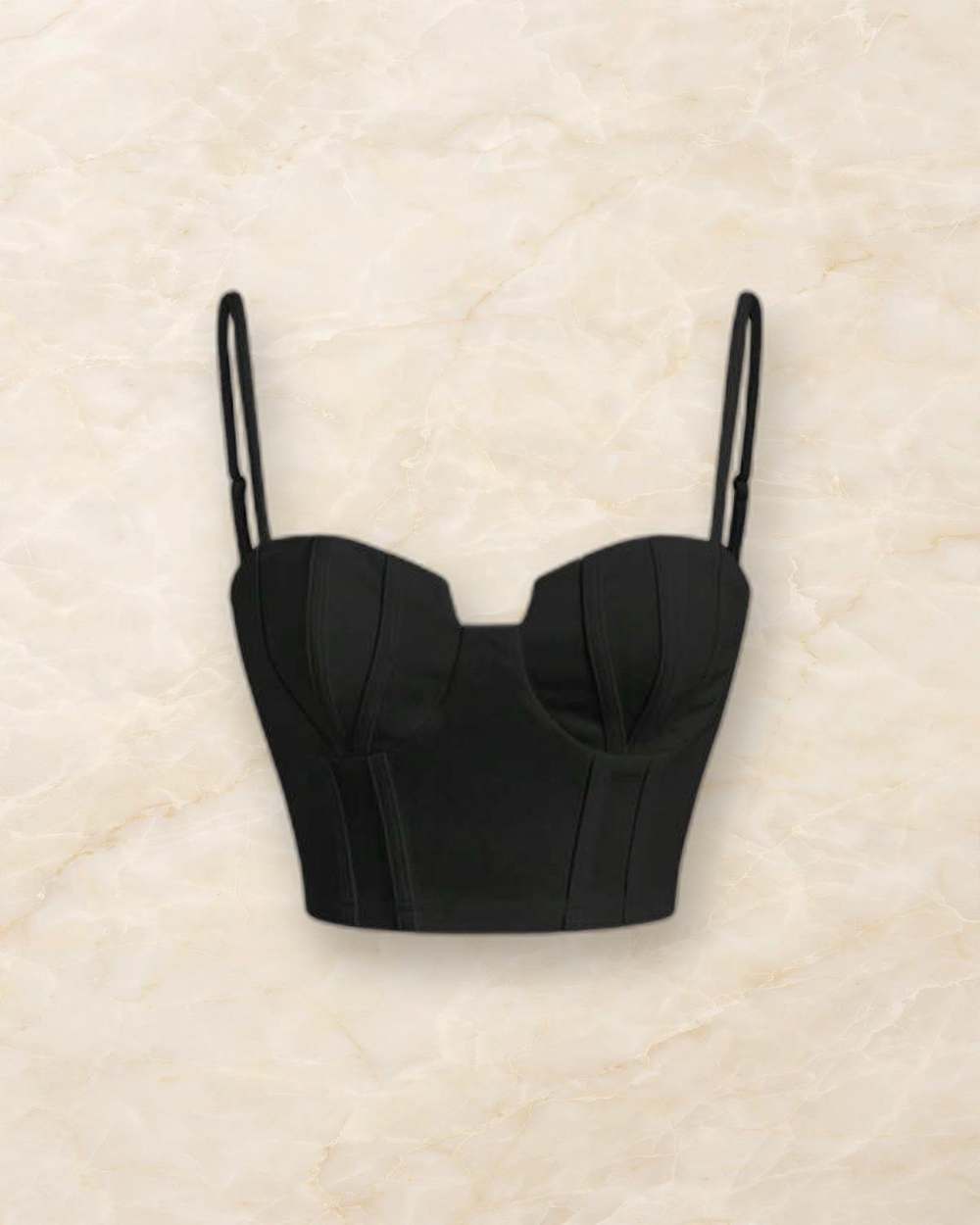 Top negro estilo bustier corse., aislado sobre mármol marfil