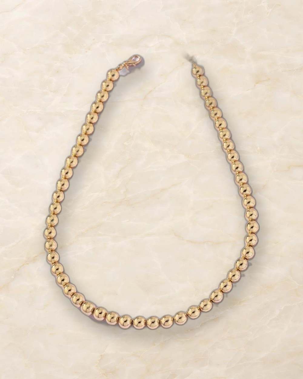 Collar de bolas doradas